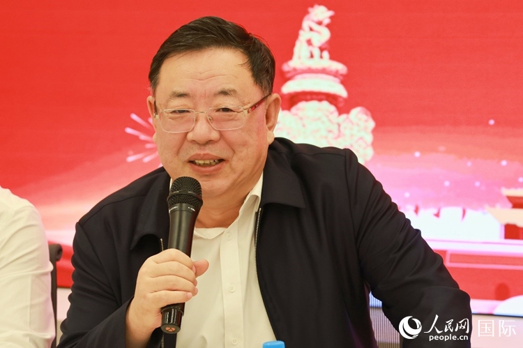 山東省泰安市委書記、市人大常委會(huì)主任楊洪濤在座談會(huì)上致辭。人民網(wǎng)記者 陳海琪攝