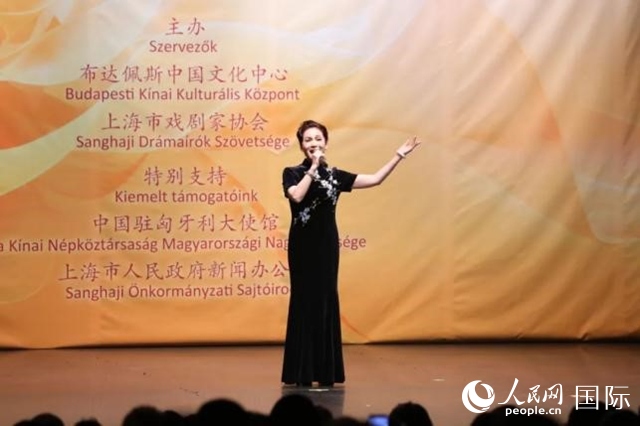 “玉蘭花開·魅力上?！弊哌M布達佩斯。葉辰亮攝