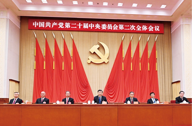 中國(guó)共產(chǎn)黨第二十屆中央委員會(huì)第二次全體會(huì)議，于2023年2月26日至28日在北京舉行。這是習(xí)近平、李強(qiáng)、趙樂(lè)際、王滬寧、蔡奇、丁薛祥、李希等在主席臺(tái)上。 新華社記者 謝環(huán)馳/攝