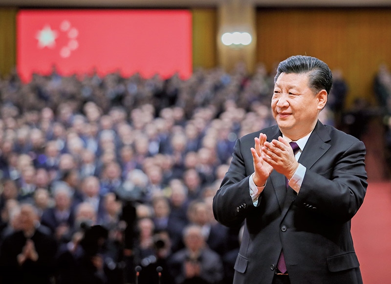2018年12月18日，慶祝改革開放40周年大會(huì)在北京人民大會(huì)堂隆重舉行。中共中央總書記、國(guó)家主席、中央軍委主席習(xí)近平在大會(huì)上發(fā)表重要講話。這是習(xí)近平鼓掌向受表彰人員表示祝賀。 新華社記者 謝環(huán)馳/攝
