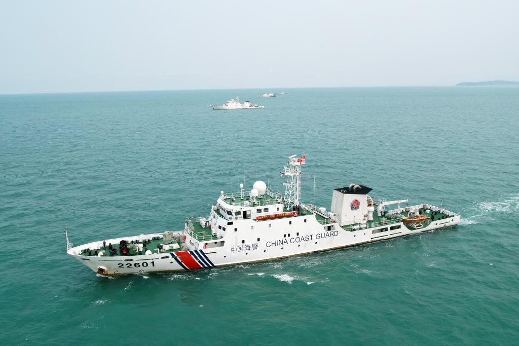 圖為5月14日海警艦艇編隊在巡航管控。（中國海警局南海分局供圖）