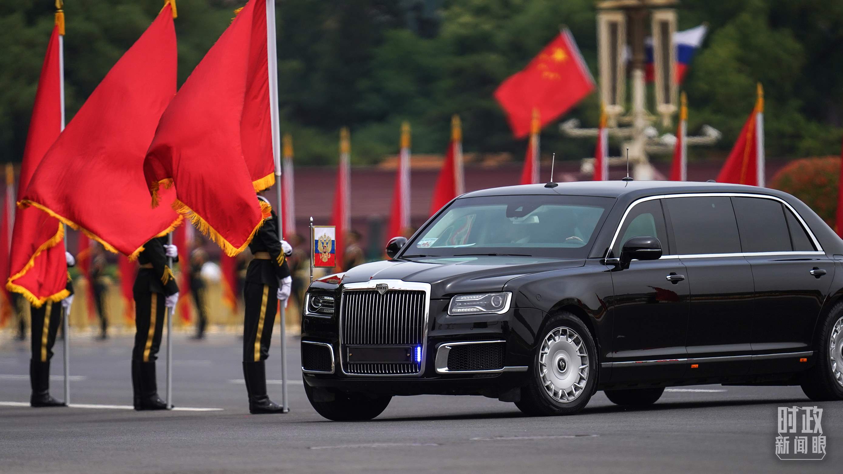 △普京總統(tǒng)乘車抵達(dá)歡迎儀式現(xiàn)場(chǎng)。（總臺(tái)國(guó)廣記者李晉拍攝）