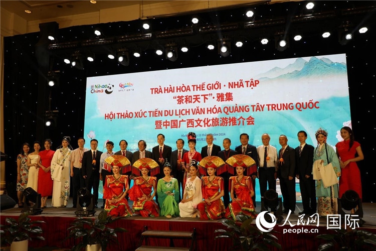 中越兩國嘉賓合影留念。人民網(wǎng)記者楊曄攝