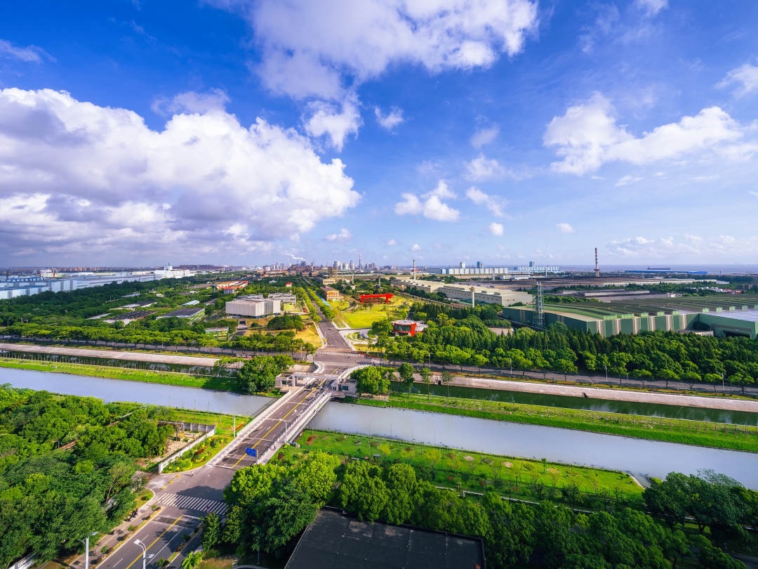 位于長江口的上海寶鋼廠區(qū)，有生態(tài)花園工廠的美譽(yù)。劉繼鳴攝