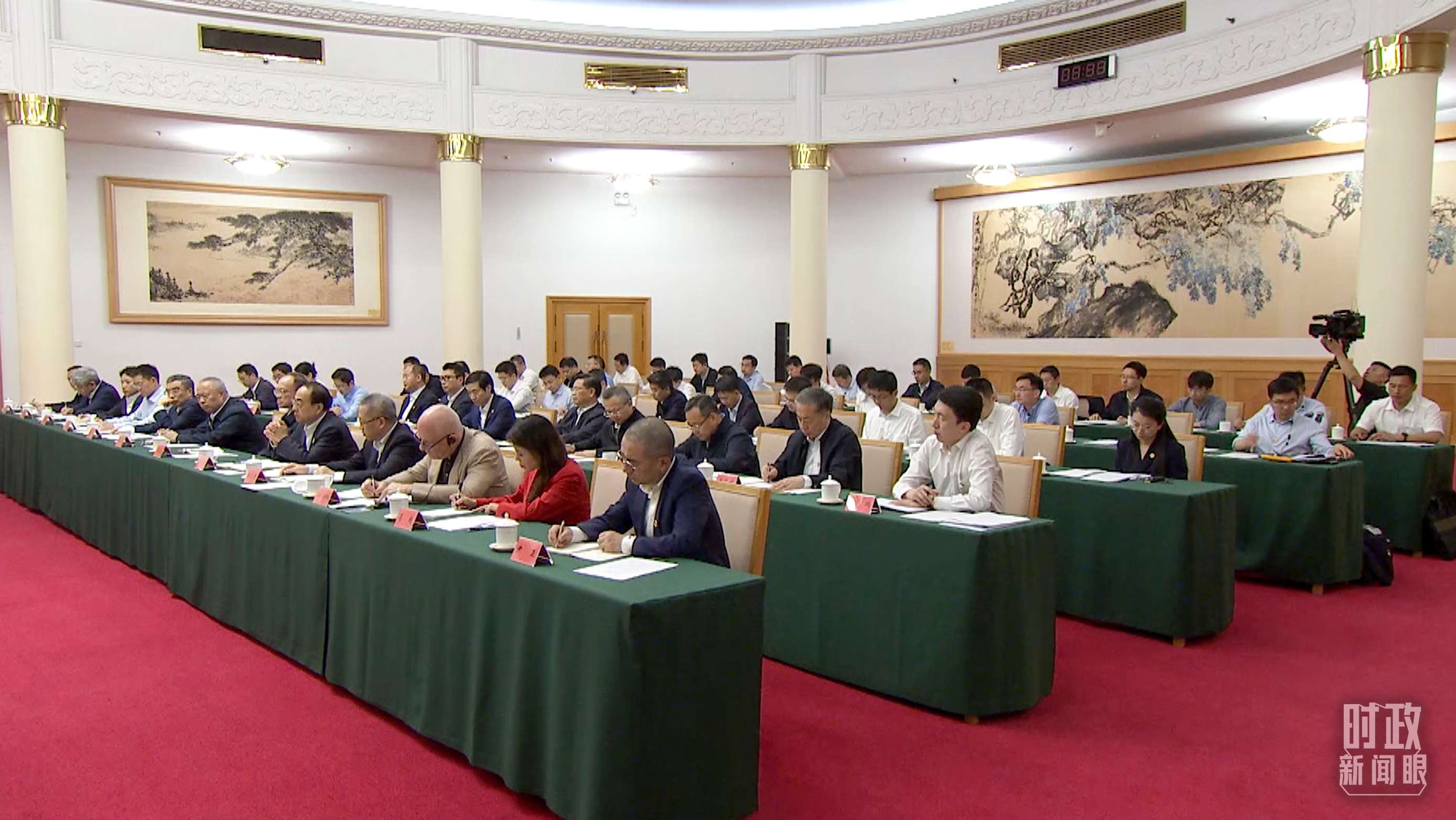 企業(yè)和專家座談會現(xiàn)場。