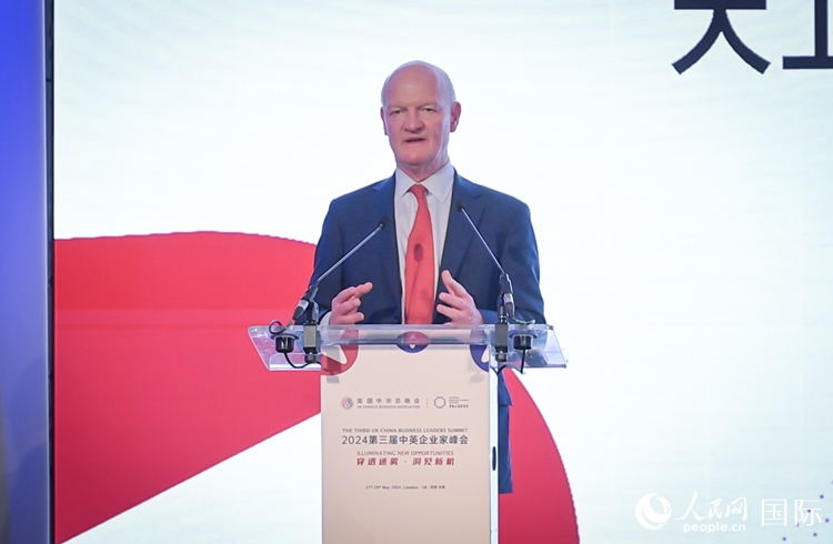 英國前負責(zé)大學(xué)與科研事務(wù)的國務(wù)大臣、英國皇家學(xué)會院士大衛(wèi)·威利茨致辭。人民網(wǎng) 郭錦標攝