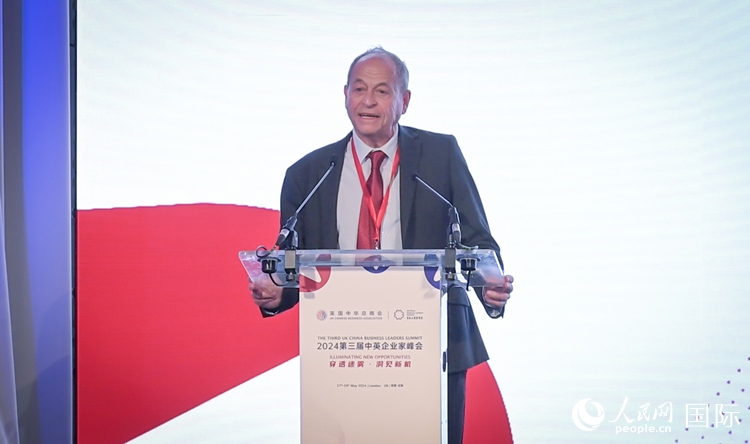 英國48家集團俱樂部榮譽主席斯蒂芬·佩里致辭。人民網(wǎng) 郭錦標攝