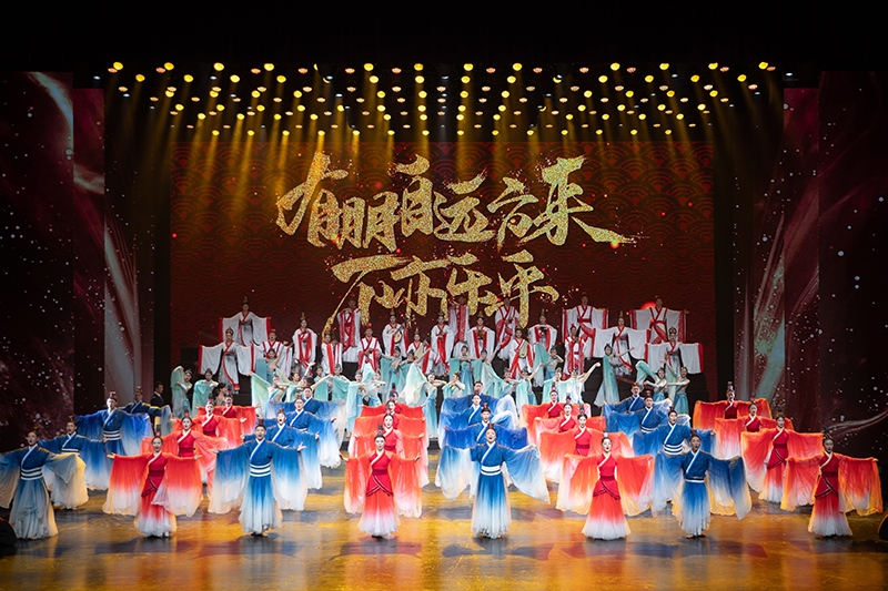 △2024年5月17日，演職人員在第八屆中俄博覽會(huì)文藝演出現(xiàn)場(chǎng)進(jìn)行表演。