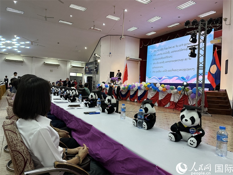 圖片：中老嘉賓在第二十三屆漢語橋世界大學(xué)生中文比賽老撾賽區(qū)決賽上致辭。孫廣勇攝