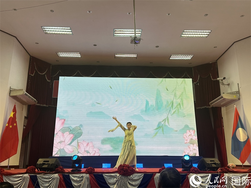 圖片：老撾選手參加第二十三屆漢語橋世界大學(xué)生中文比賽老撾賽區(qū)決賽。孫廣勇攝