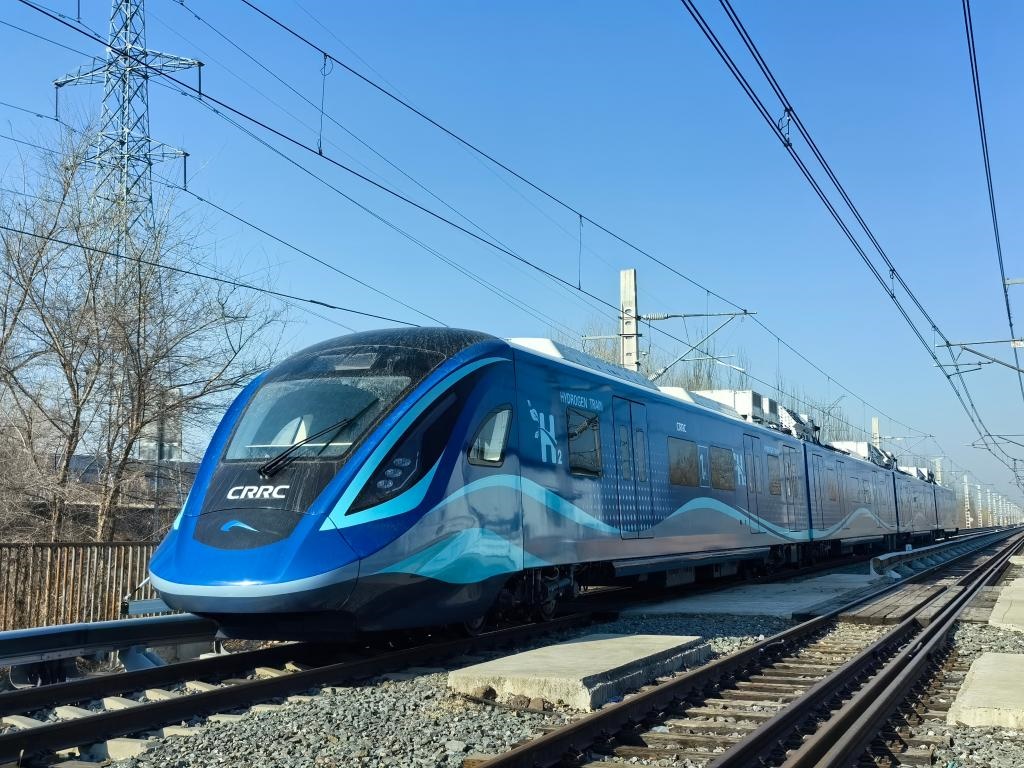 我國首列氫能源市域列車在位于長春的中車長客試驗線進行運行試驗（2024年3月21日攝）。新華社發(fā)（中車長客股份公司提供）