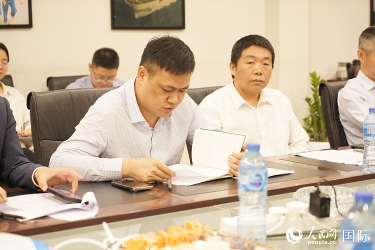 新當(dāng)選尼日利亞中國礦業(yè)聯(lián)合會會長中國和聯(lián)公司董事長李輝發(fā)言。人民網(wǎng)記者 姜宣攝