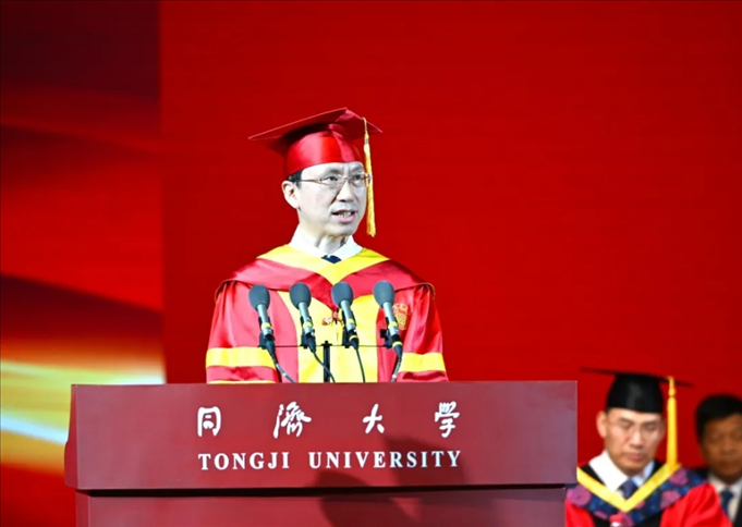 同濟(jì)大學(xué)校長(zhǎng)、中國(guó)工程院院士鄭慶華