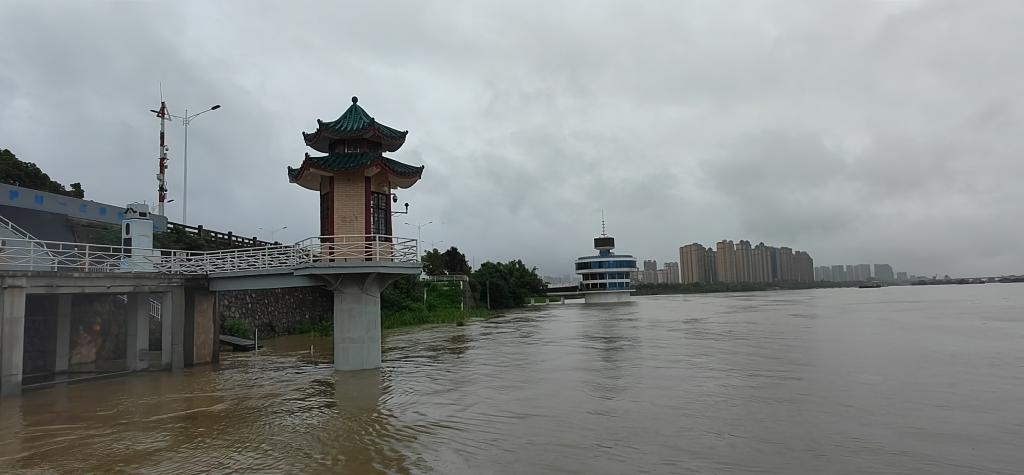 圖為洞庭湖的標(biāo)志性水文站城陵磯站，也被稱為洞庭湖及長江流域水情“晴雨表”。（湖南省洞庭湖水利事務(wù)中心供圖）