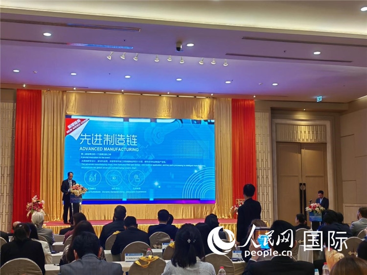 承辦方介紹第二屆鏈博會(huì)招展布展情況。人民網(wǎng)記者楊一攝