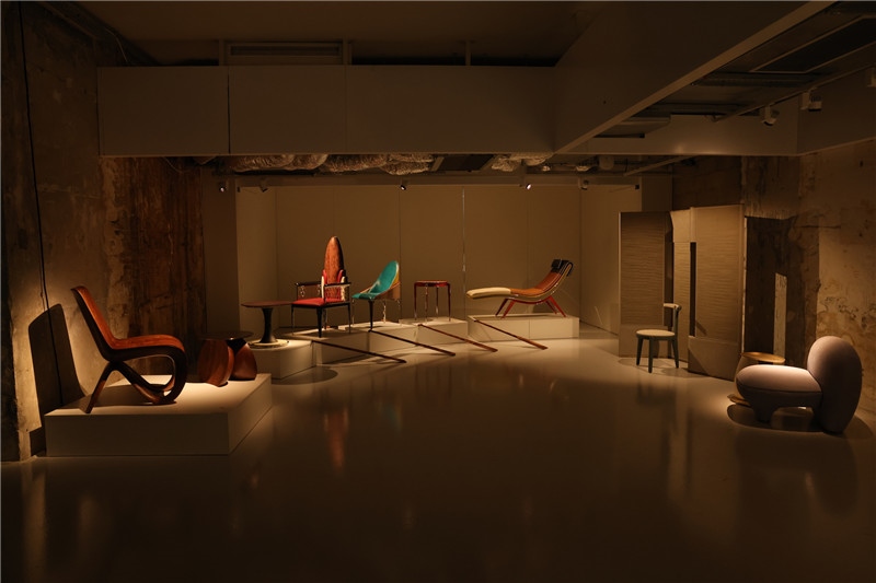 《新生萬物-中國(guó)非遺與當(dāng)代設(shè)計(jì)展》展廳。陽光媒體集團(tuán)供圖