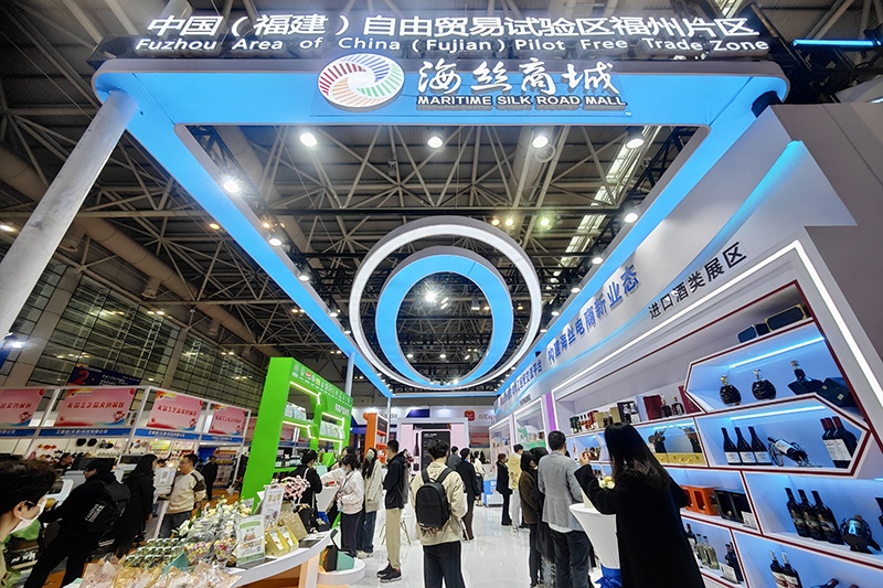 2024年3月18日，第四屆中國跨境電商交易會在福建福州開幕。展會聚焦“鏈接跨境全流域 共建電商新生態(tài)”，集聚全國80余個外貿產業(yè)帶的上千家供應鏈企業(yè)。