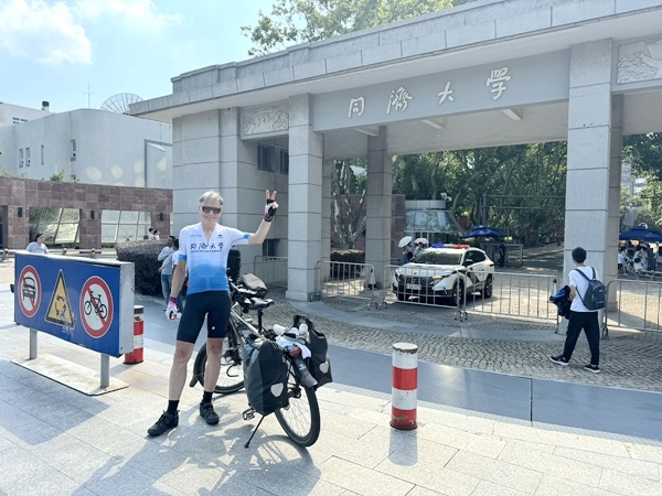 近日，同濟大學建筑與城市規(guī)劃學院Ole Bouman教授順利抵達上海。校方供圖