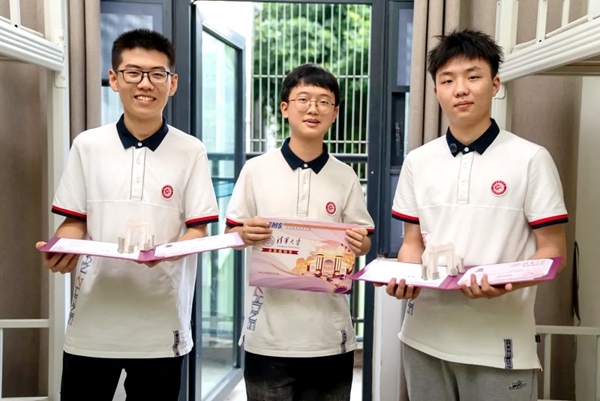 王子源（左）、母翰堯（中）、郭洋君（右）。清華大學(xué)供圖