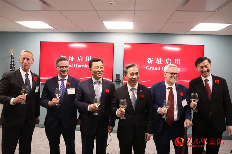 4、美中貿(mào)易全國(guó)委員會(huì)會(huì)長(zhǎng)克雷格·艾倫、美國(guó)商會(huì)高級(jí)副會(huì)長(zhǎng)傅瑞偉等美國(guó)工商界代表出席活動(dòng)。 人民網(wǎng)記者 李志偉攝