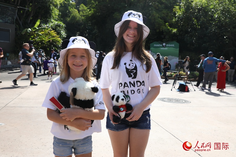 3、美國當?shù)卦S多民眾來圣迭戈動物園看熊貓。 人民網(wǎng)記者 李志偉攝