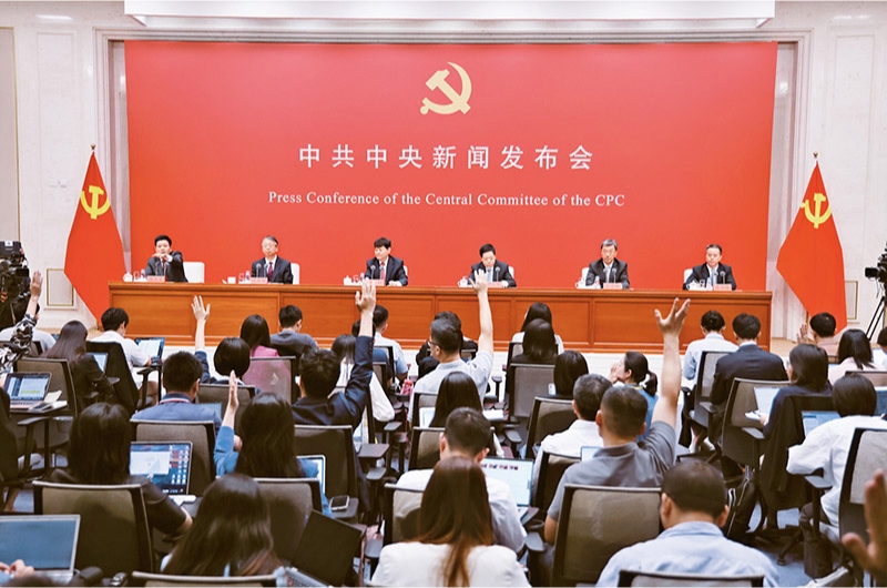 黨的二十屆三中全會(huì)是在以中國(guó)式現(xiàn)代化全面推進(jìn)強(qiáng)國(guó)建設(shè)、民族復(fù)興偉業(yè)的關(guān)鍵時(shí)期召開(kāi)的一次十分重要的會(huì)議。圖為2024年7月19日，中共中央舉行新聞發(fā)布會(huì)，介紹和解讀黨的二十屆三中全會(huì)精神。 新華社記者 金立旺/攝