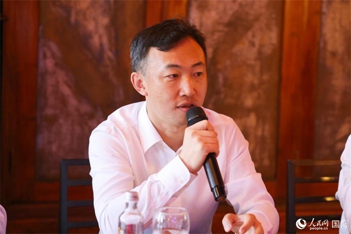 中國(guó)駐里約熱內(nèi)盧代總領(lǐng)事王海濤在座談會(huì)上致辭。人民網(wǎng)記者 陳海琪攝
