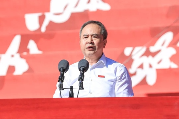 中國科學(xué)院院士、大連理工大學(xué)校長賈振元在2024級新生開學(xué)典禮上致辭。校方供圖