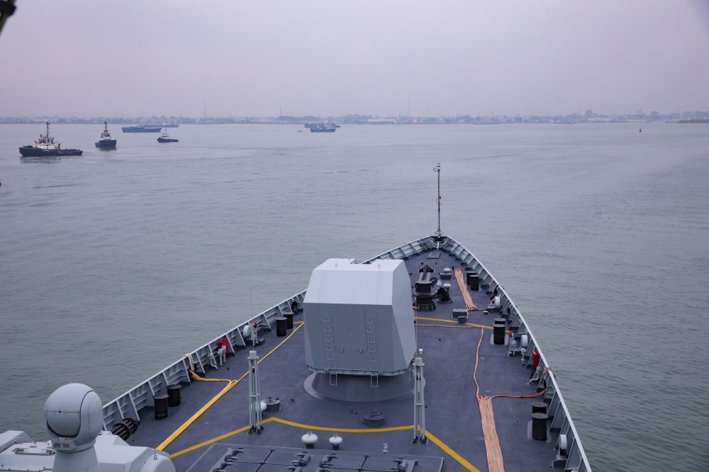 2023年7月14日，中國海軍第43批護(hù)航編隊南寧艦駛?cè)雱偣ú迹┖诮歉?，開始對剛果（布）進(jìn)行為期4天的友好訪問。