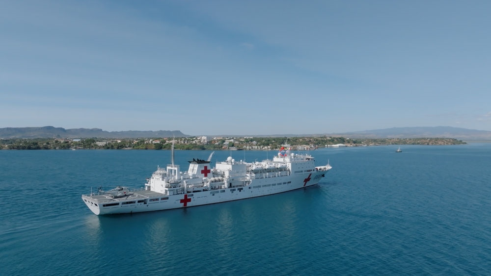 2024年7月26日，中國海軍“和平方舟”號醫(yī)院船抵達(dá)馬達(dá)加斯加安齊拉納納港。