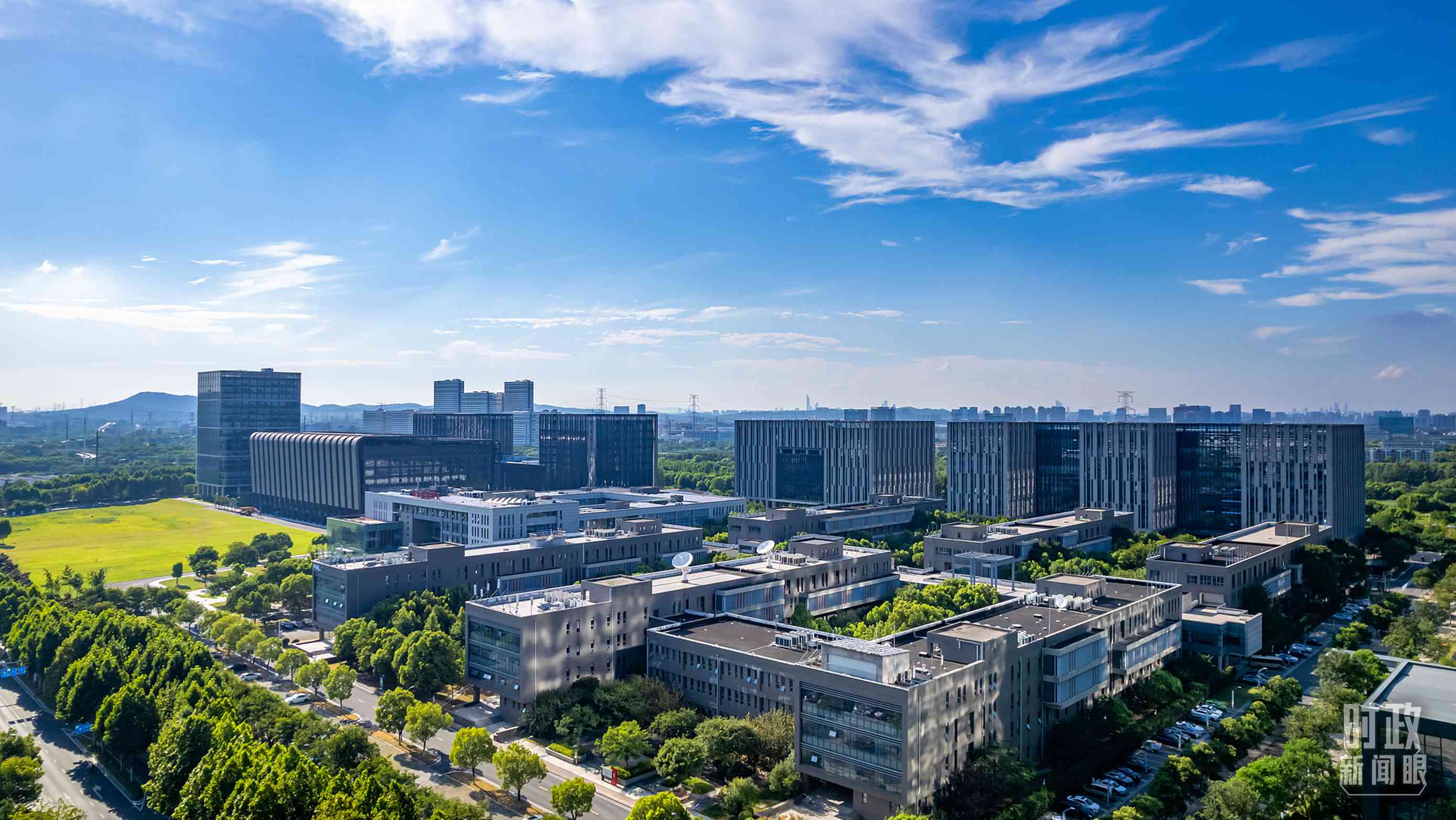 △2023年7月，習近平調研南京紫金山實驗室，強調要為實現(xiàn)高水平科技自立自強立下功勛。（圖/視覺中國）