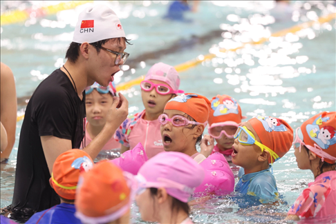今年8月，杭州青少年活動中心與共青團(tuán)杭州市濱江區(qū)委聯(lián)合主辦2024年“小候鳥”體育夏令營 杭州青少年活動中心供圖