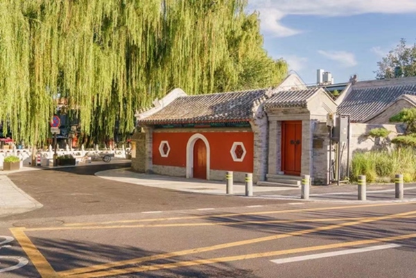 北京建筑大學(xué)古建保護(hù)與利用專業(yè)師生對北京德勝門內(nèi)大街開展空間品質(zhì)綜合提升項目，圖為項目竣工后的實景圖。校方供圖