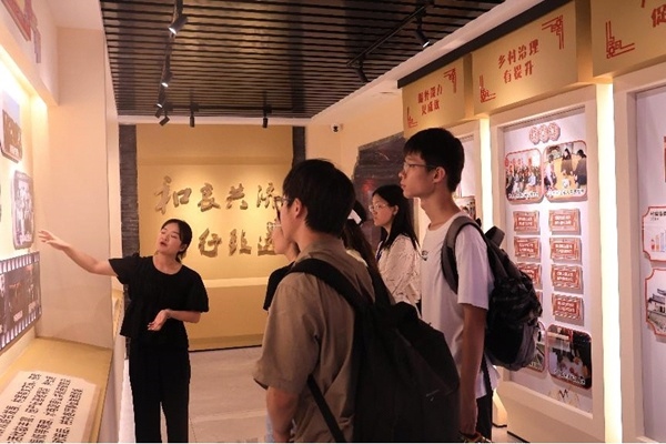 中央民族大學(xué)與中國人民大學(xué)聯(lián)合開展“大國邊疆”實(shí)踐調(diào)研活動。校方供圖