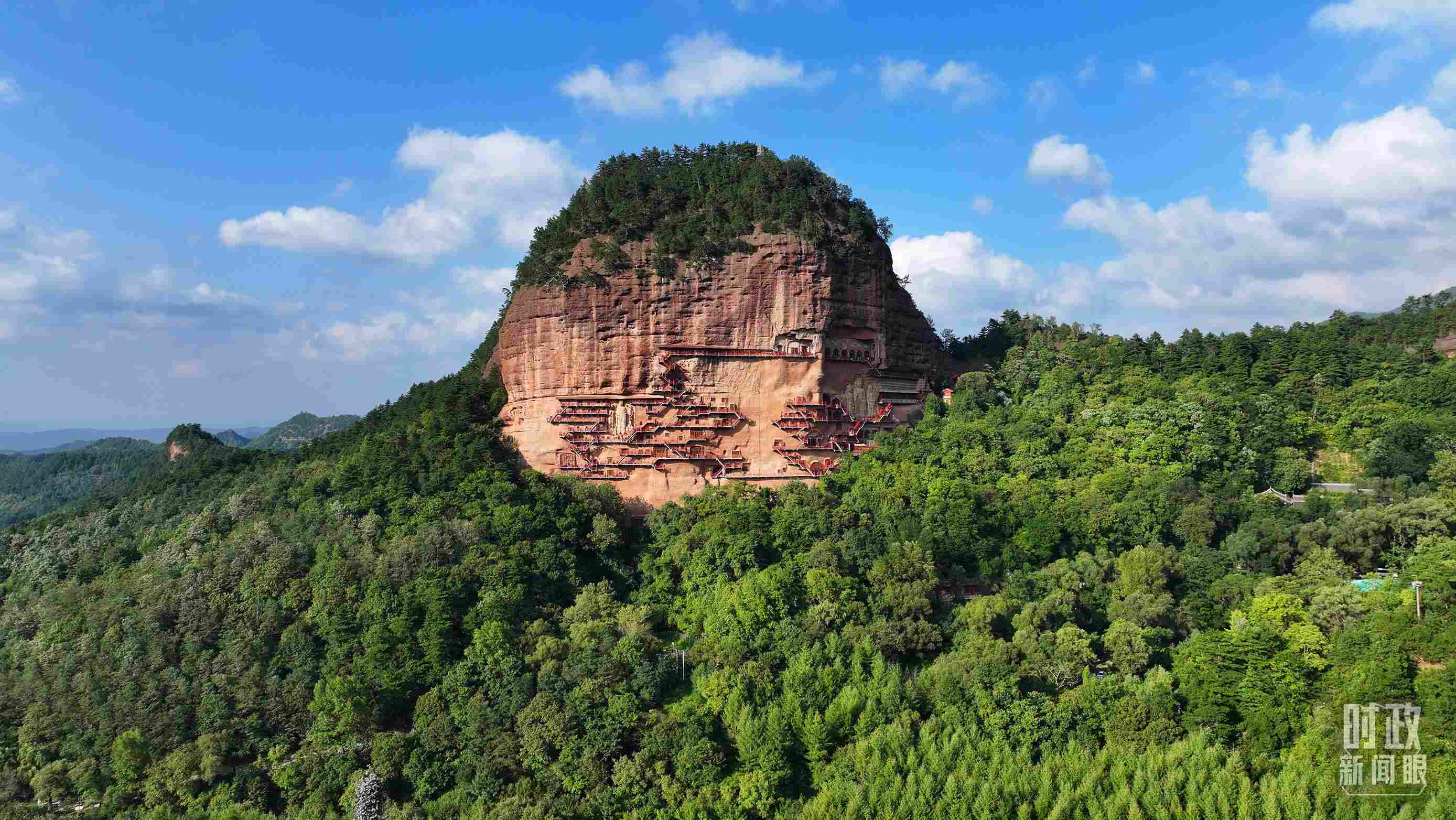 △麥積山因山形酷似麥垛而得名。