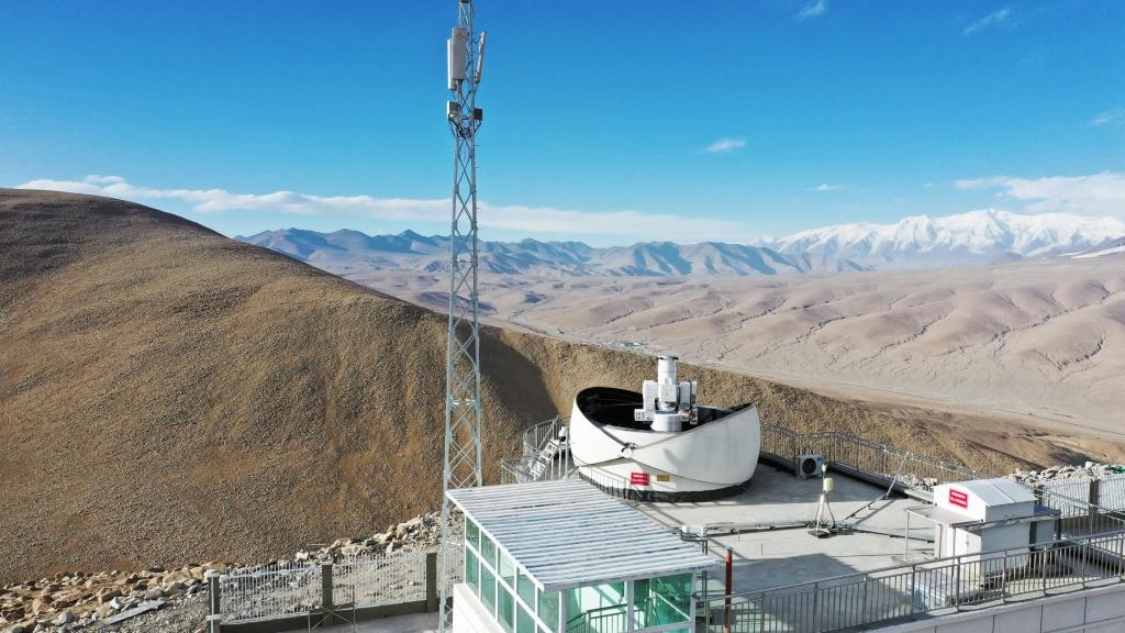 正在運行的塔縣星地激光通信地面站。（中國科學(xué)院空天信息創(chuàng)新研究院供圖）