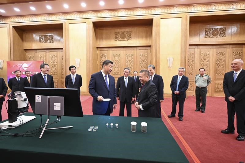 △2024年9月23日，習(xí)近平總書記等參觀月球樣品和探月工程成果展覽。