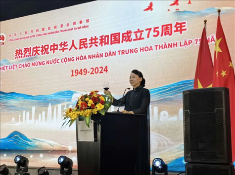 中國(guó)駐峴港總領(lǐng)事董碧幽在招待會(huì)上致辭。中國(guó)駐峴港總領(lǐng)館供圖