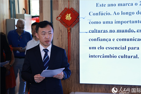 中國(guó)駐里約總領(lǐng)館副總領(lǐng)事王海濤在活動(dòng)現(xiàn)場(chǎng)致辭。人民網(wǎng)記者 陳海琪攝
