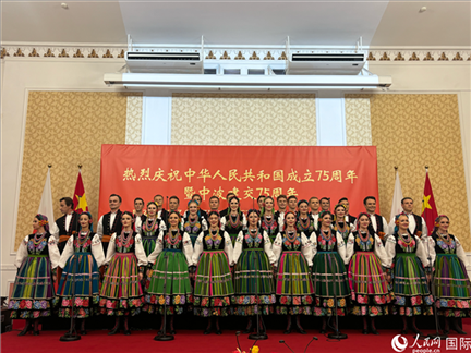 波蘭馬佐夫舍歌舞團現(xiàn)場演出。人民網(wǎng)記者 禹麗敏攝