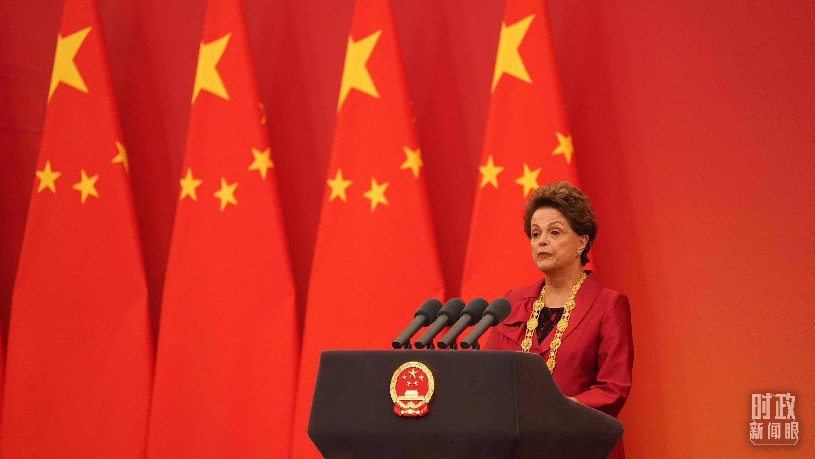 “友誼勛章”獲得者迪爾瑪·羅塞芙在頒授儀式上發(fā)言。（總臺(tái)記者李晉拍攝）