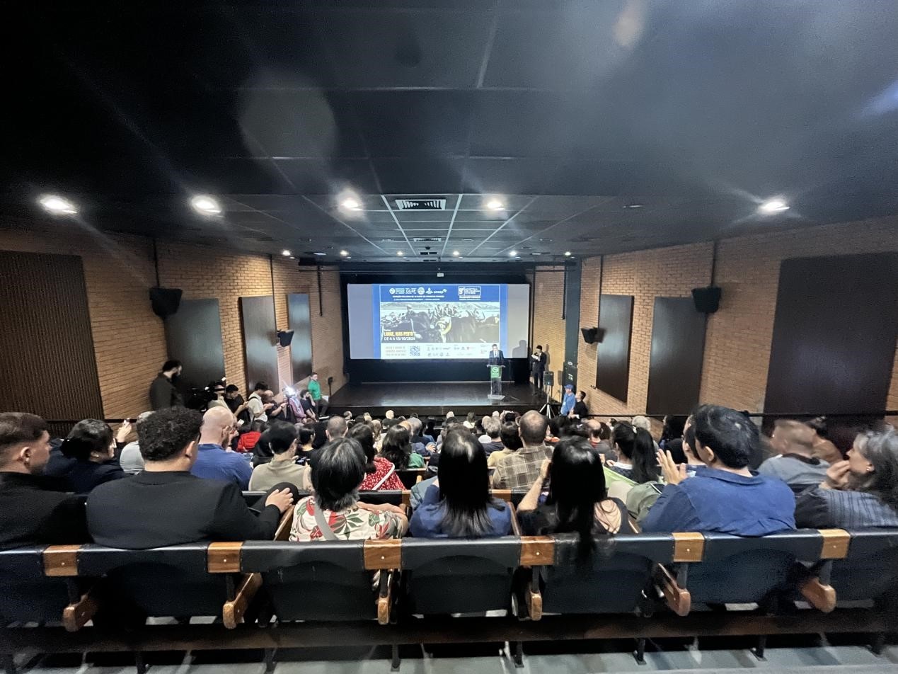 當(dāng)?shù)貢r(shí)間10月3日晚，由巴西圣保羅州立大學(xué)孔子學(xué)院舉辦的第九屆圣保羅中國(guó)電影展在圣保羅文化中心拉開帷幕。巴西圣保羅州立大學(xué)孔子學(xué)院供圖