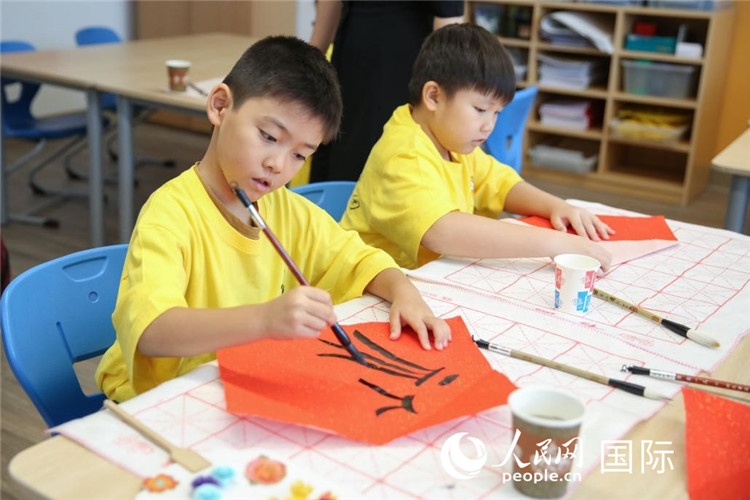 書法課。人民網(wǎng)中東中心分社塔里克·易卜拉欣攝
