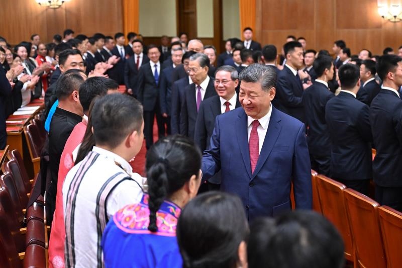 2024年9月29日晚，慶祝中華人民共和國成立75周年音樂會(huì)在京舉行。習(xí)近平總書記等黨和國家領(lǐng)導(dǎo)人，同3000多名觀眾一起觀看演出。