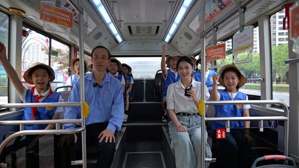 江蘇省太倉市總工會舉行“坐上勞模‘專線’跟著榜樣看太倉”直播活動。江蘇省總工會供圖