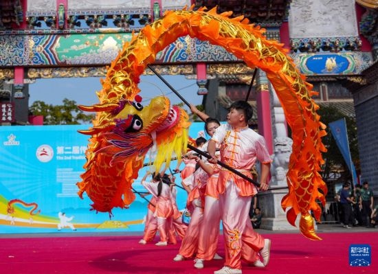 10月19日，廣州體育學(xué)院龍獅隊在傳統(tǒng)舞龍項目中比賽，最終他們獲得該項目金獎。