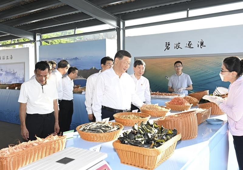 △2024年10月15日，習近平總書記在福建省漳州市東山縣陳城鎮(zhèn)澳角村考察。