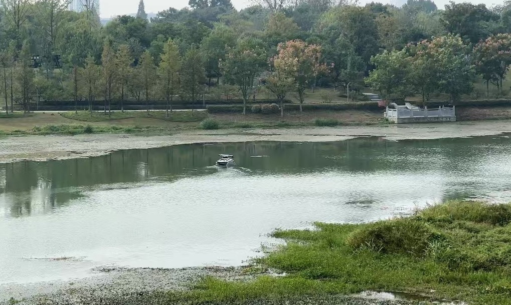 浙江湖州安吉縣滸溪幸福河湖景色宜人。人民網記者 申佳平攝