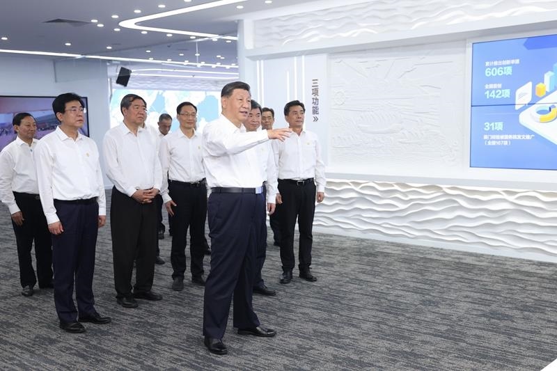 △2024年10月16日，習(xí)近平總書記在中國（福建）自由貿(mào)易試驗(yàn)區(qū)廈門片區(qū)參觀自由貿(mào)易試驗(yàn)區(qū)建設(shè)成果展。