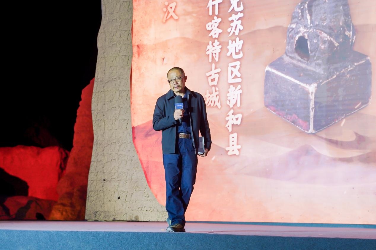 陳凌在“何以中國·五星出東方”網(wǎng)絡(luò)主題宣傳活動現(xiàn)場演講。人民視頻供圖
